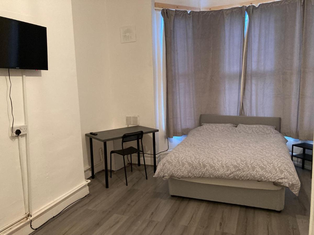 Chosen Rocky Lane Private Rooms Liverpool Buitenkant foto